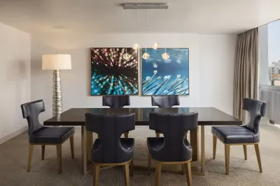 Suite bedroom